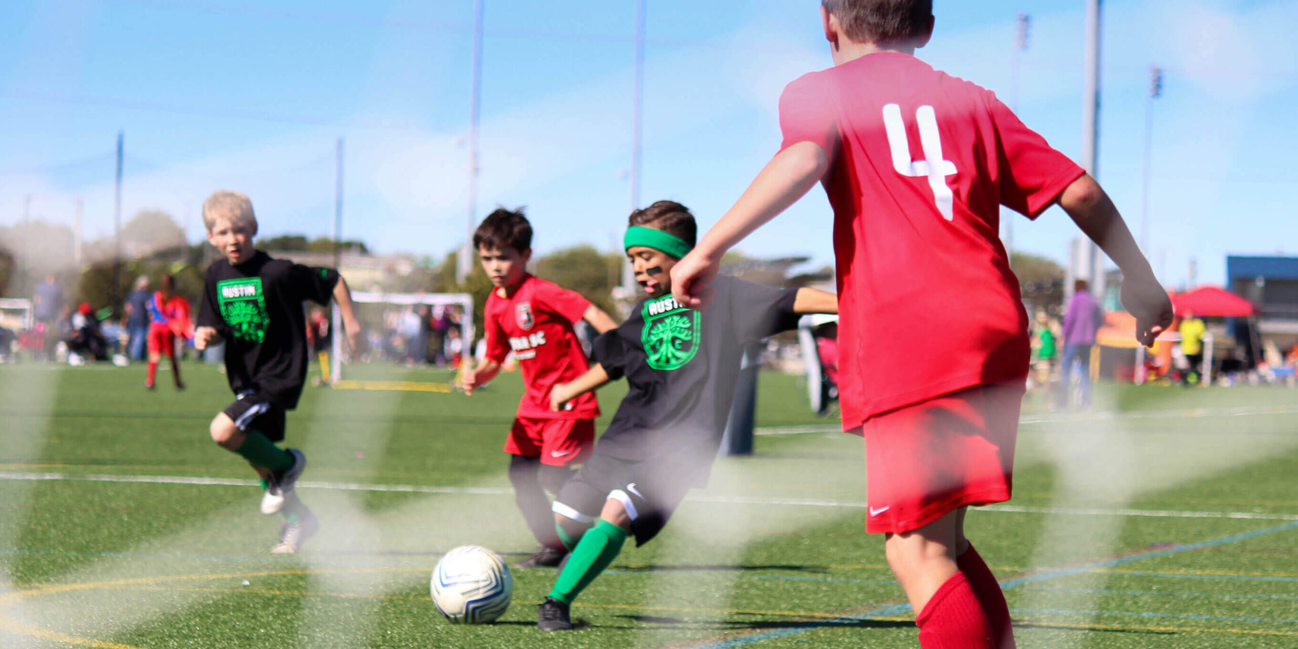 Fußballspielende Kinder